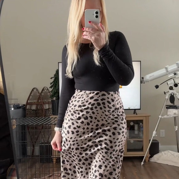 Silk Leopard Print Midi Skirt - Picture 5 of 7